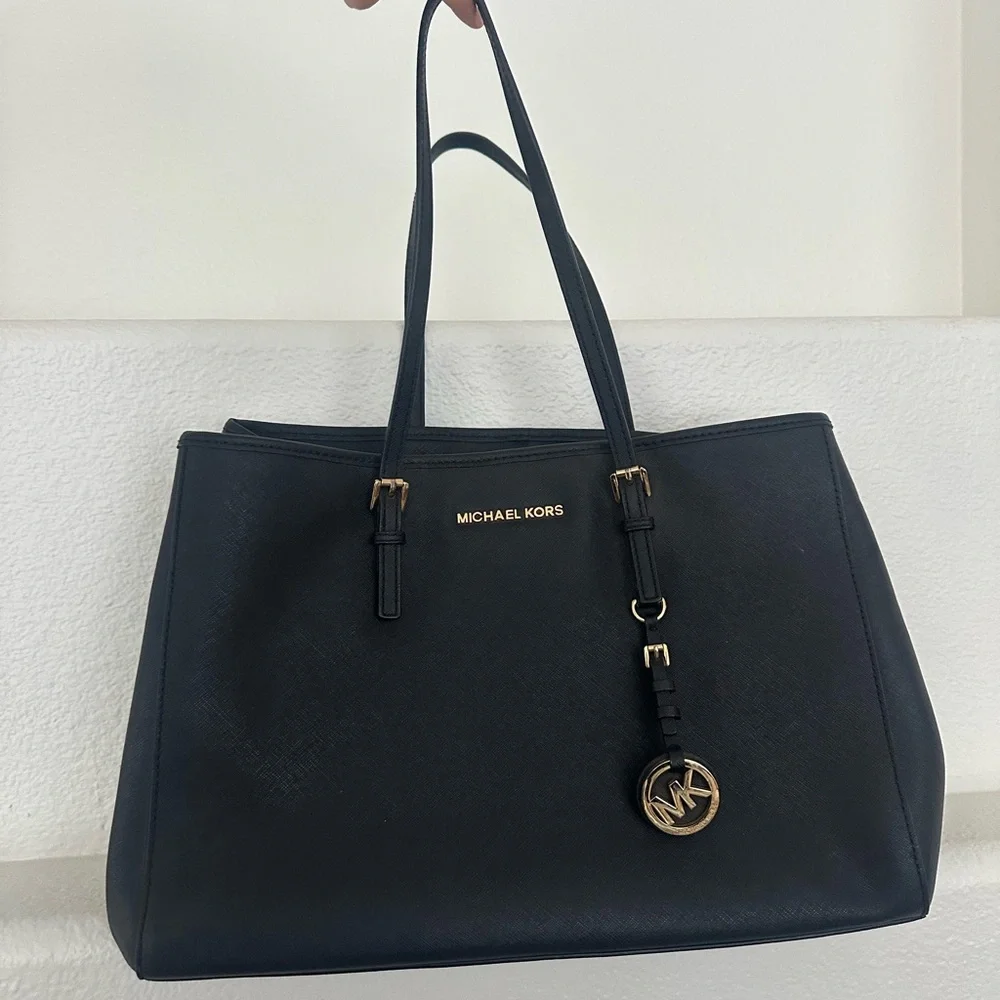 Michael Kors Black Large Shoulder Bag - Picture 1 of 8